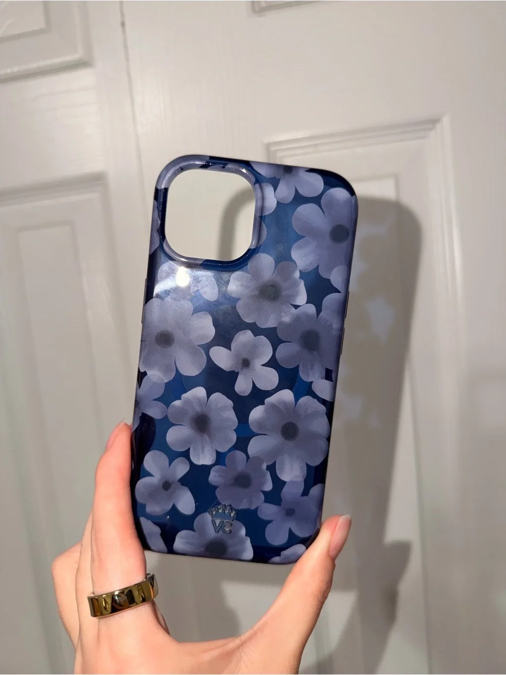 Velvet Caviar Midnight Blossom iPhone 15 MagSafe Case